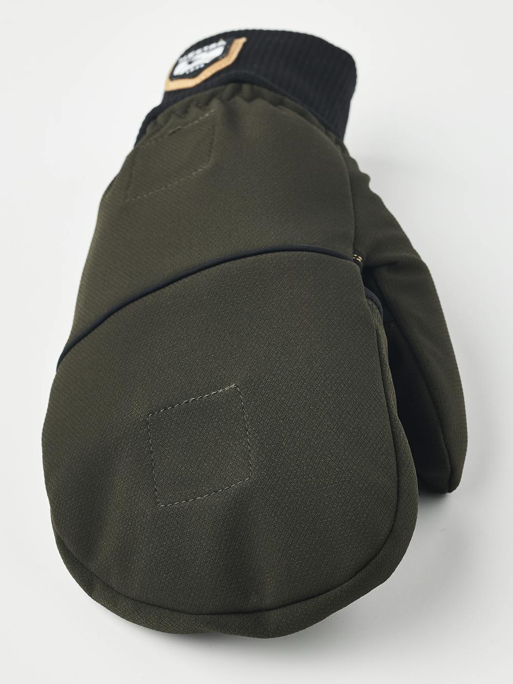 Windbreaker Pull Over Mitt in the color Dark forest (2 of 8)