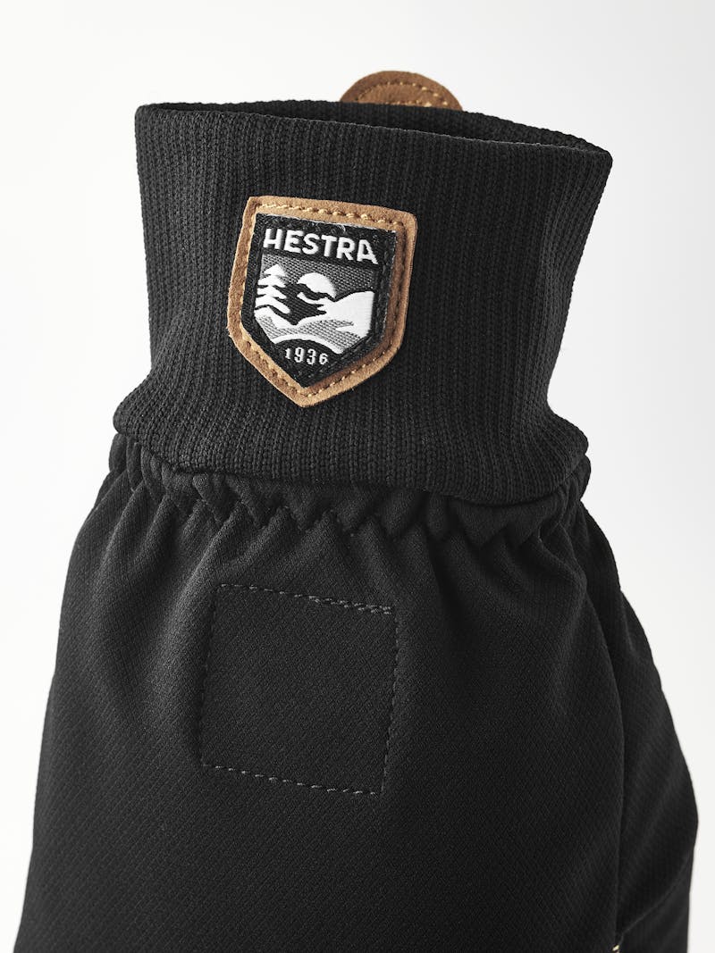Windbreaker Pull Over Mitt in the color Black (9 of 9)