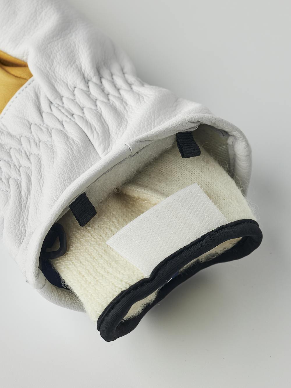 reMix Mitt in the color Tan/offwhite (5 of 5)