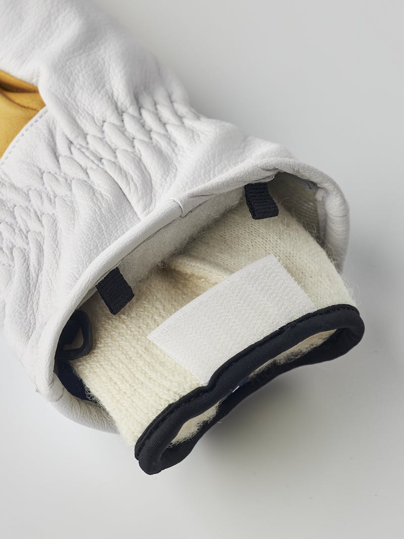reMix Mitt in the color Tan/offwhite (5 of 5)
