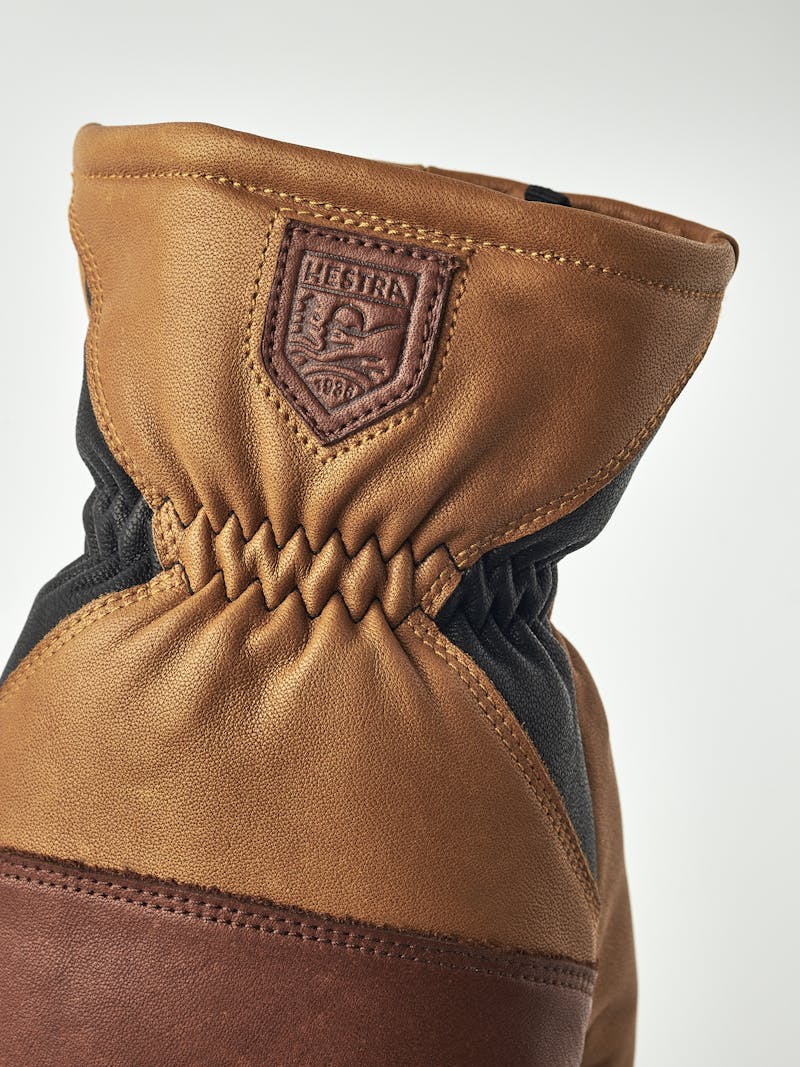 reMix Mitt in the color Brown/cork (5 of 5)