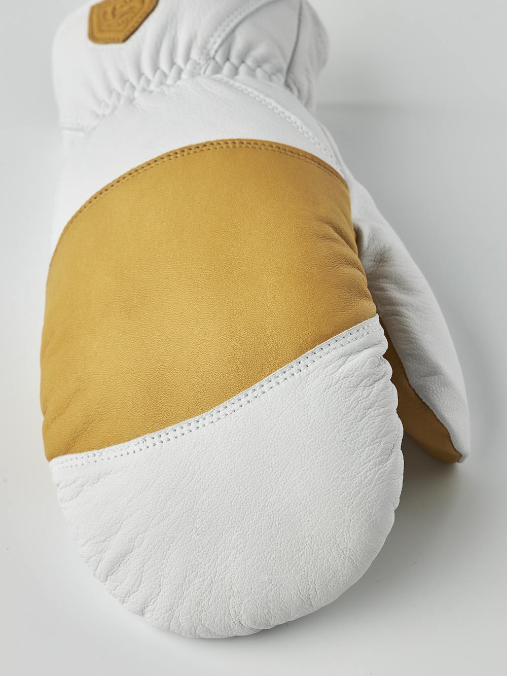 reMix Mitt in the color Tan/offwhite (4 of 5)