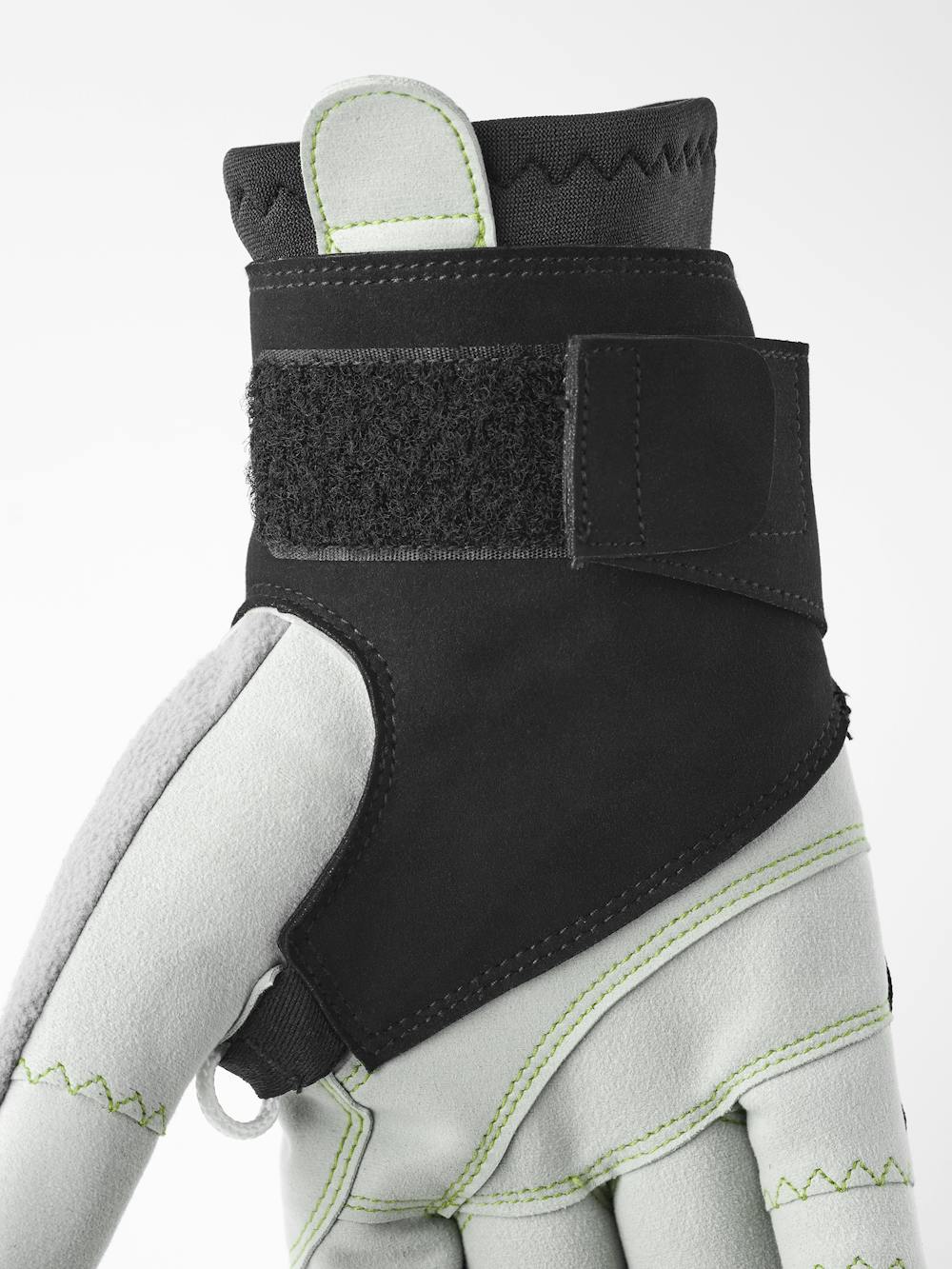 XC Ergo Grip Shark 5-finger in the color Black & Light grey (3 of 5)