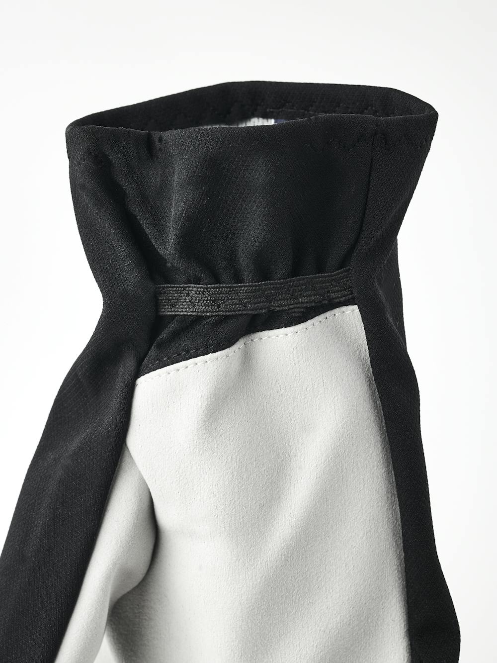 XC Over Mitt in the color Black (2 of 6)