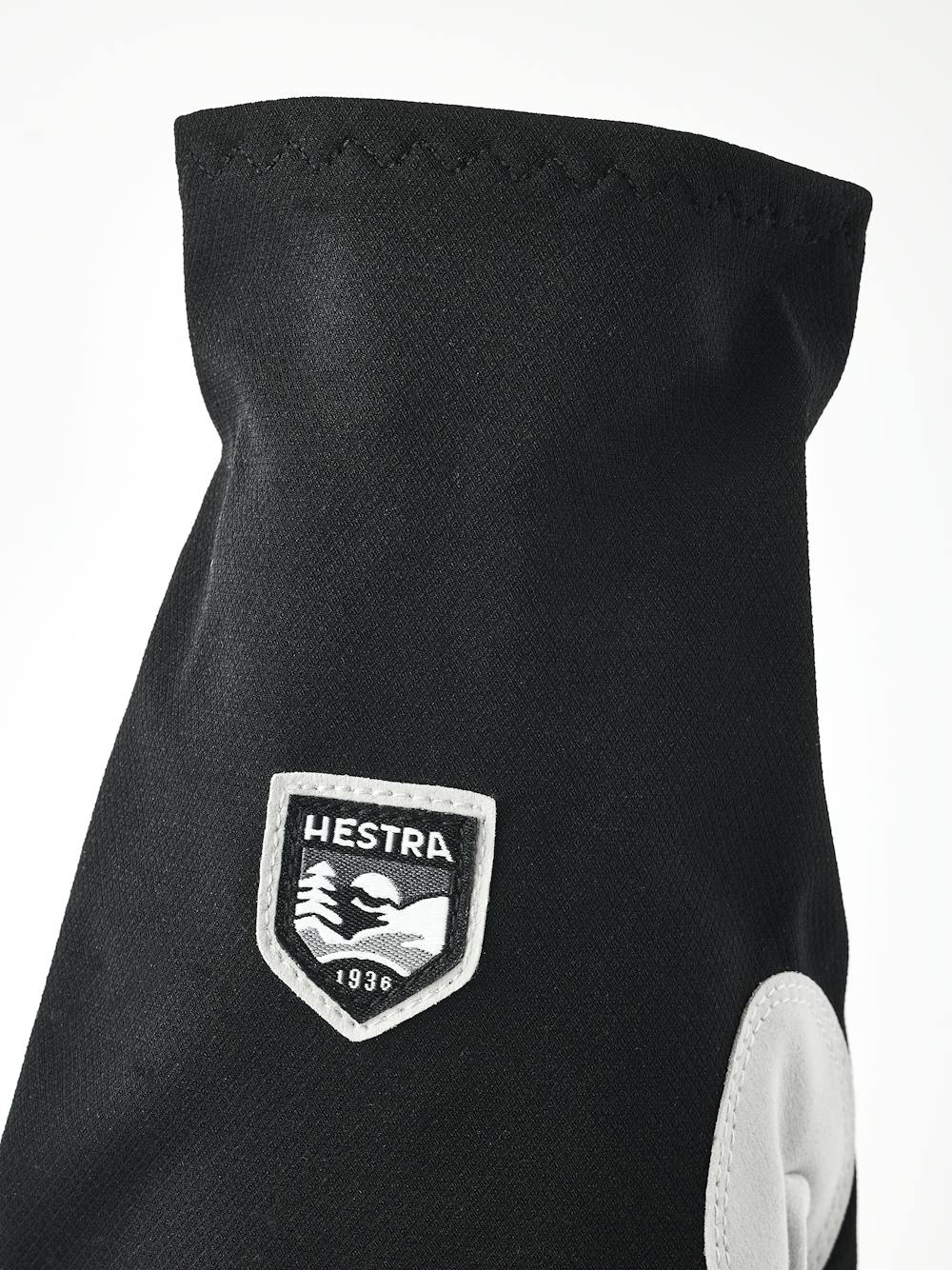 XC Over Mitt in the color Black (5 of 6)