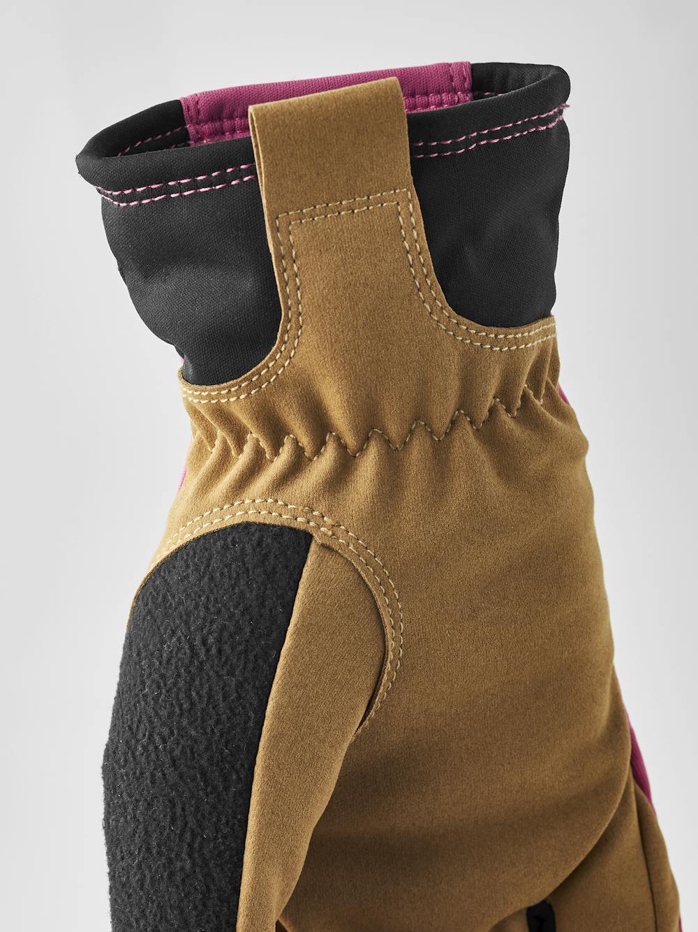 Women´s XC Primaloft 5-finger in the color Cerise/tan (3 of 5)