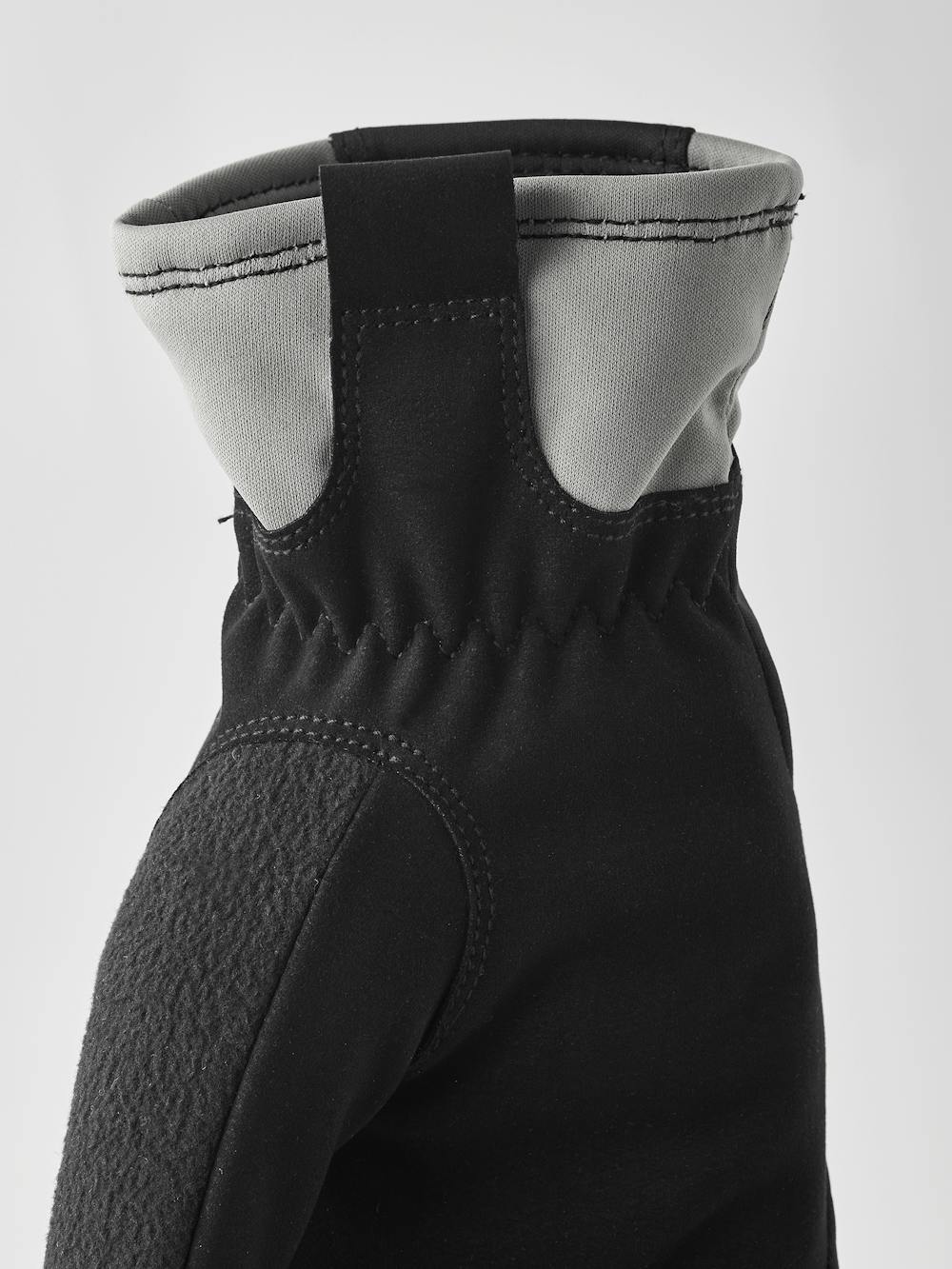 Women´s XC Primaloft Mitt in the color Black (5 of 5)