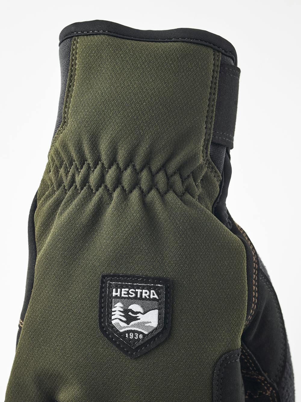 Ergo Grip Wool Touring 5-finger in the color Dark Forest/Black (6 of 6)