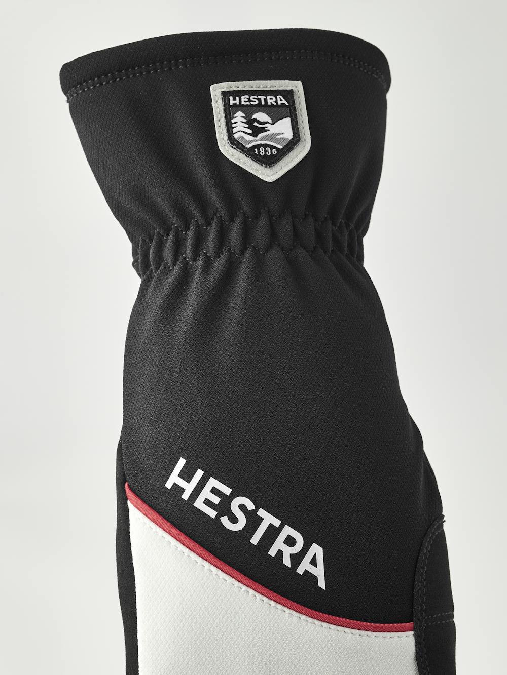 XC Tracker Mitt in the color Black (4 of 5)