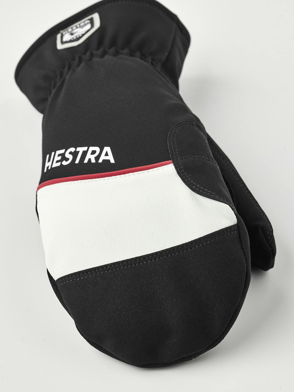 XC Tracker Mitt in the color Black (3 of 5)