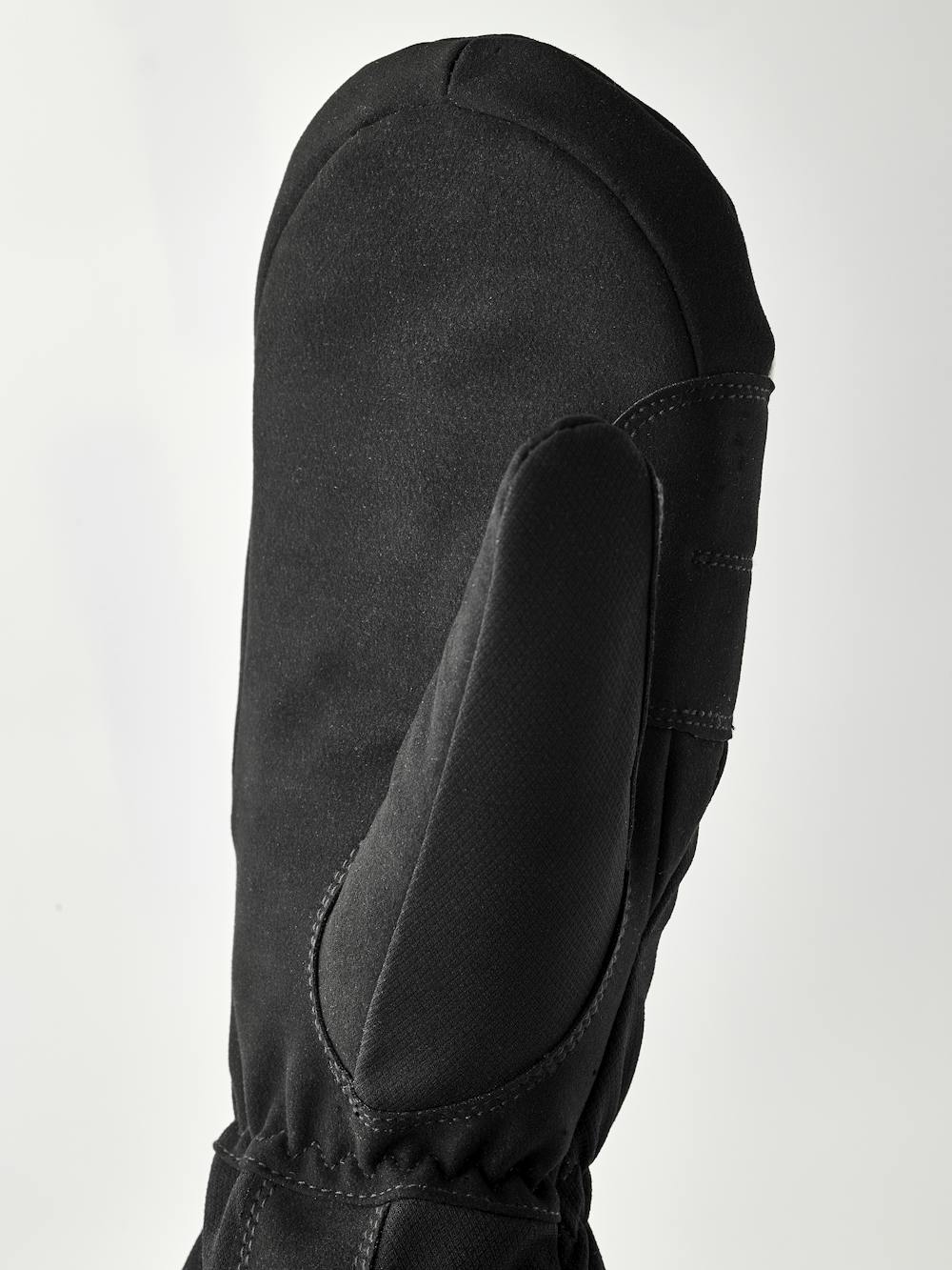 XC Tracker Mitt in the color Black (5 of 5)
