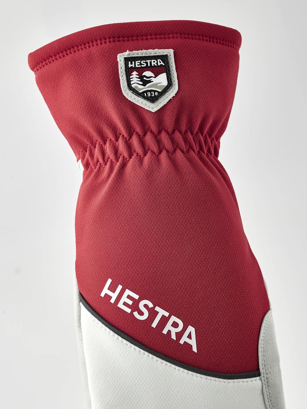 XC Tracker Mitt in the color Red (4 of 5)