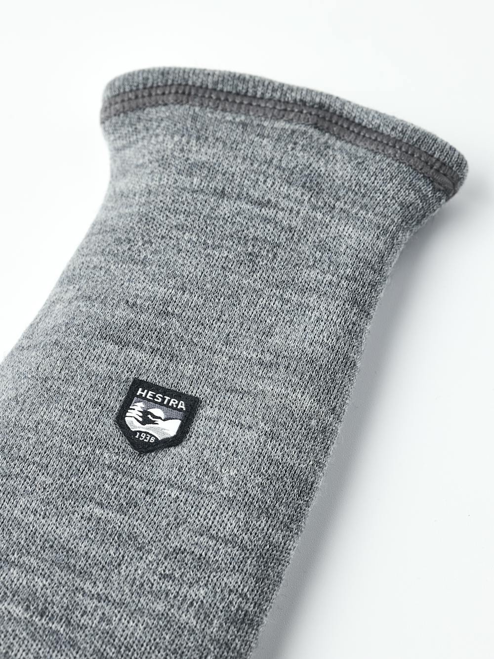 Gravita Merino Liner 5-finger in the color Grey (6 of 6)