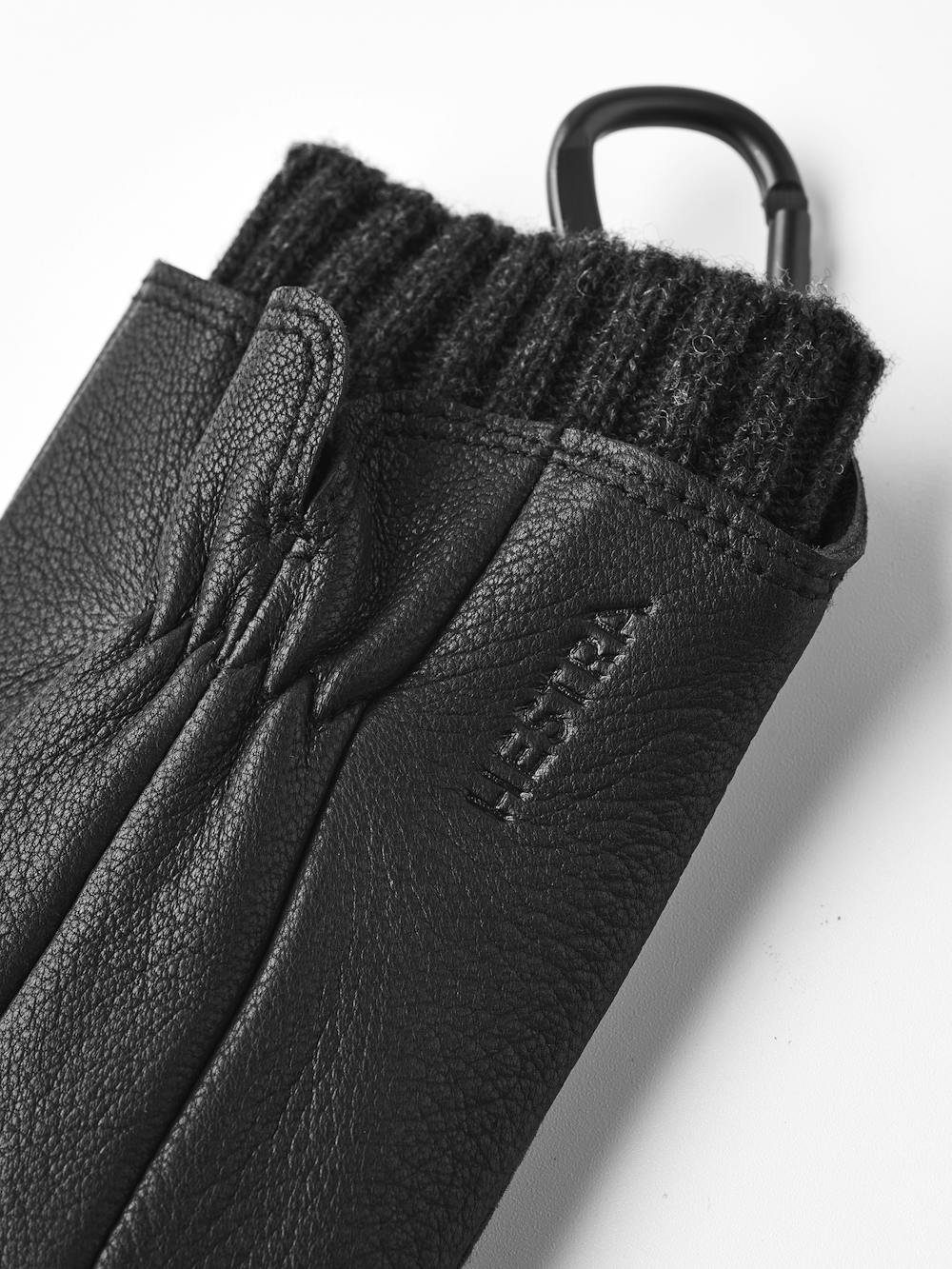 Amber in the color Black (5 of 6)