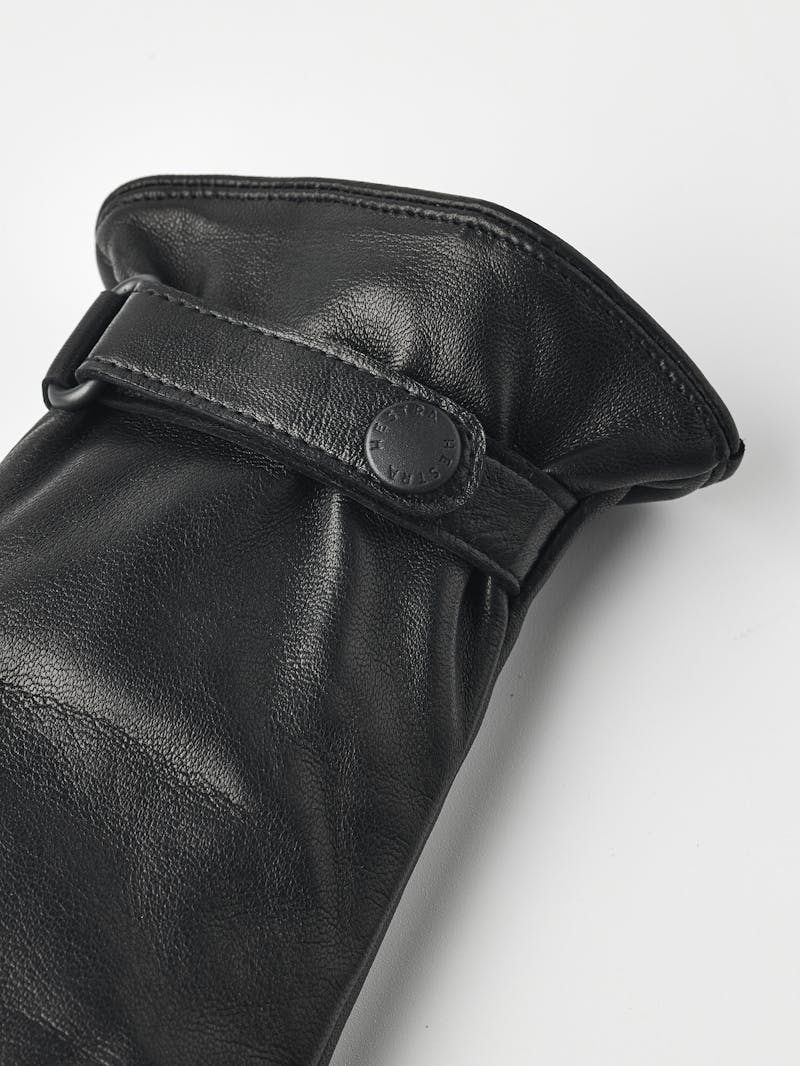 Menja in the color Black (2 of 6)