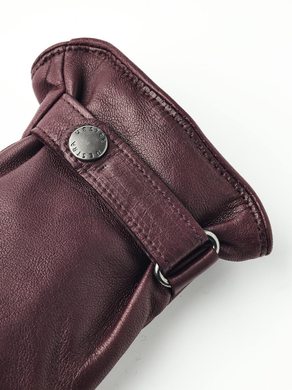 Menja in the color Bordeaux (2 of 6)