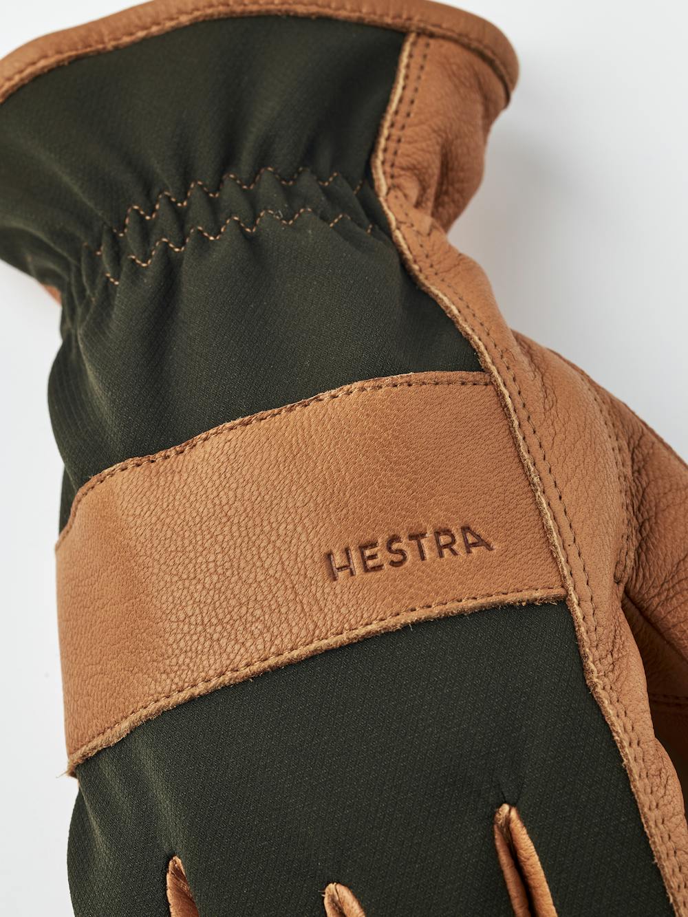 Gneis i färgen Dark forest (2 av 6)