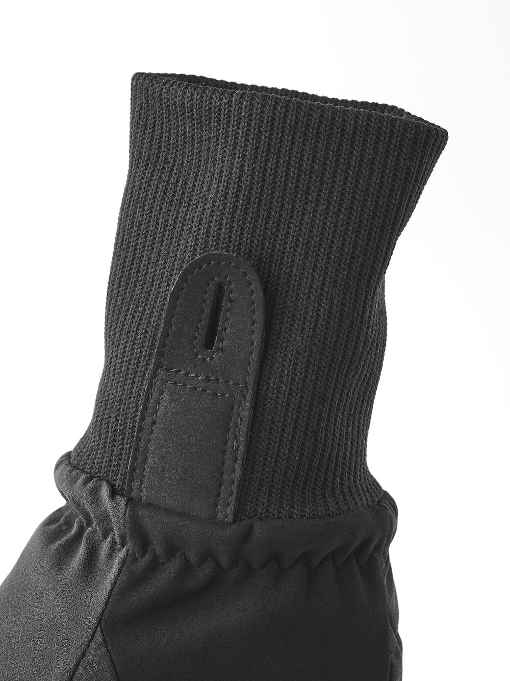 Diorit Mitt in the color Black (5 of 5)