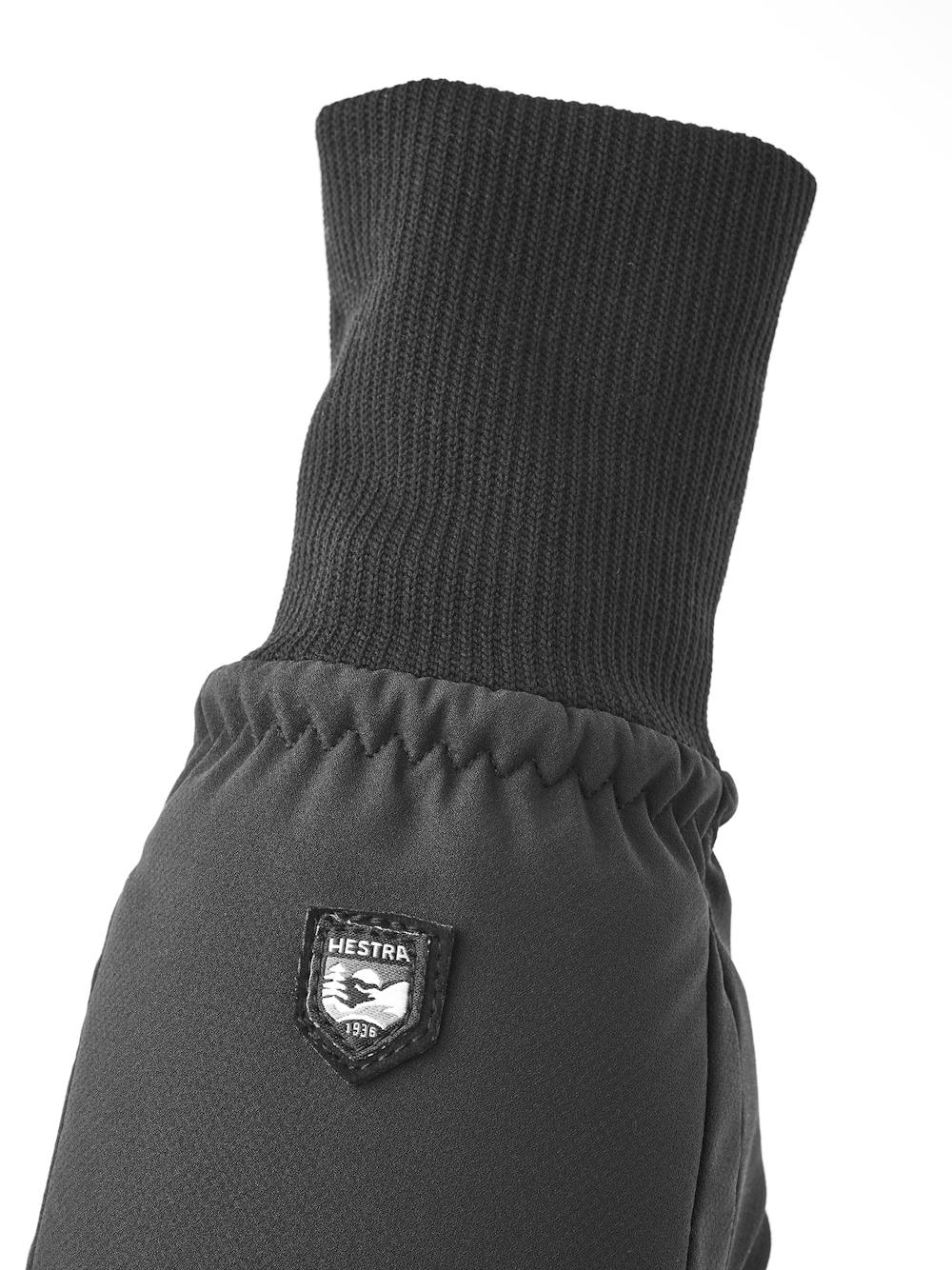 Diorit Mitt in the color Black (2 of 5)