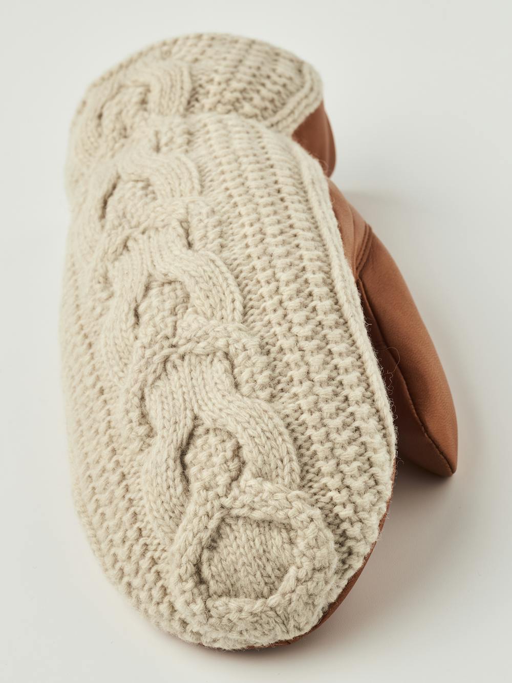 Elle Mitt in the color Offwhite & cork (2 of 5)