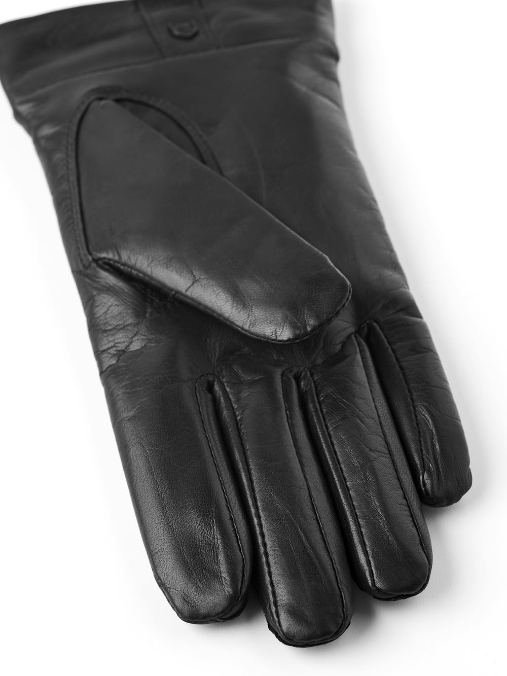 Diana in the color Black (6 of 6)