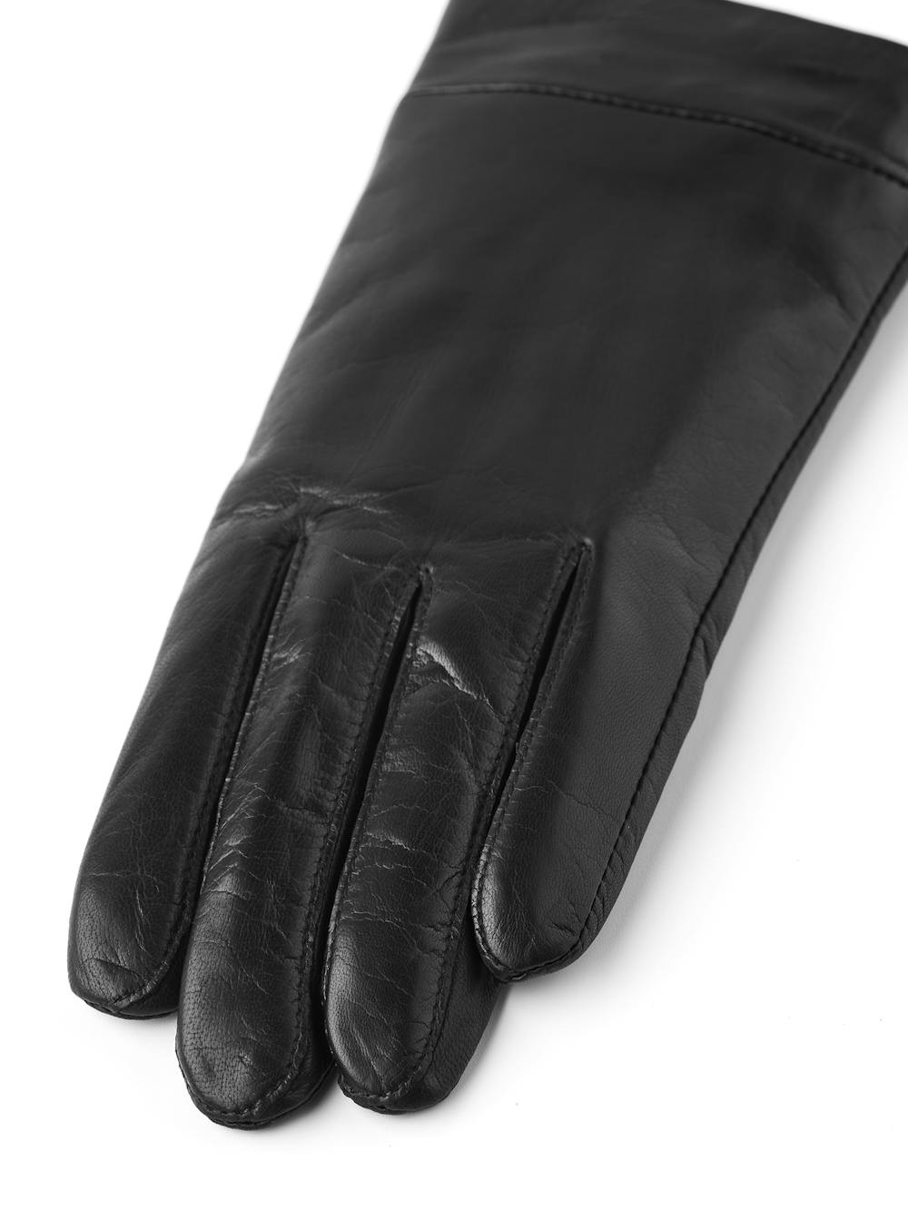 Diana in the color Black (3 of 6)