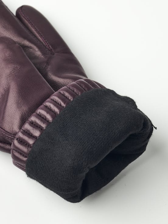 Alternative image for Valeria