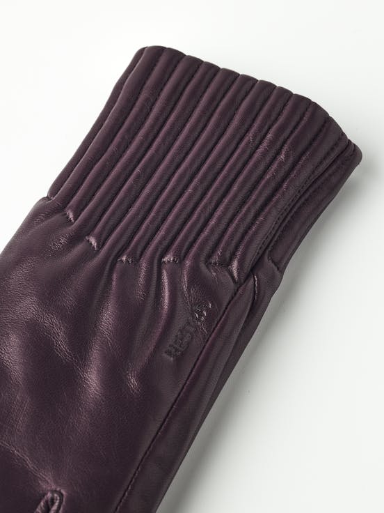 Alternative image for Valeria