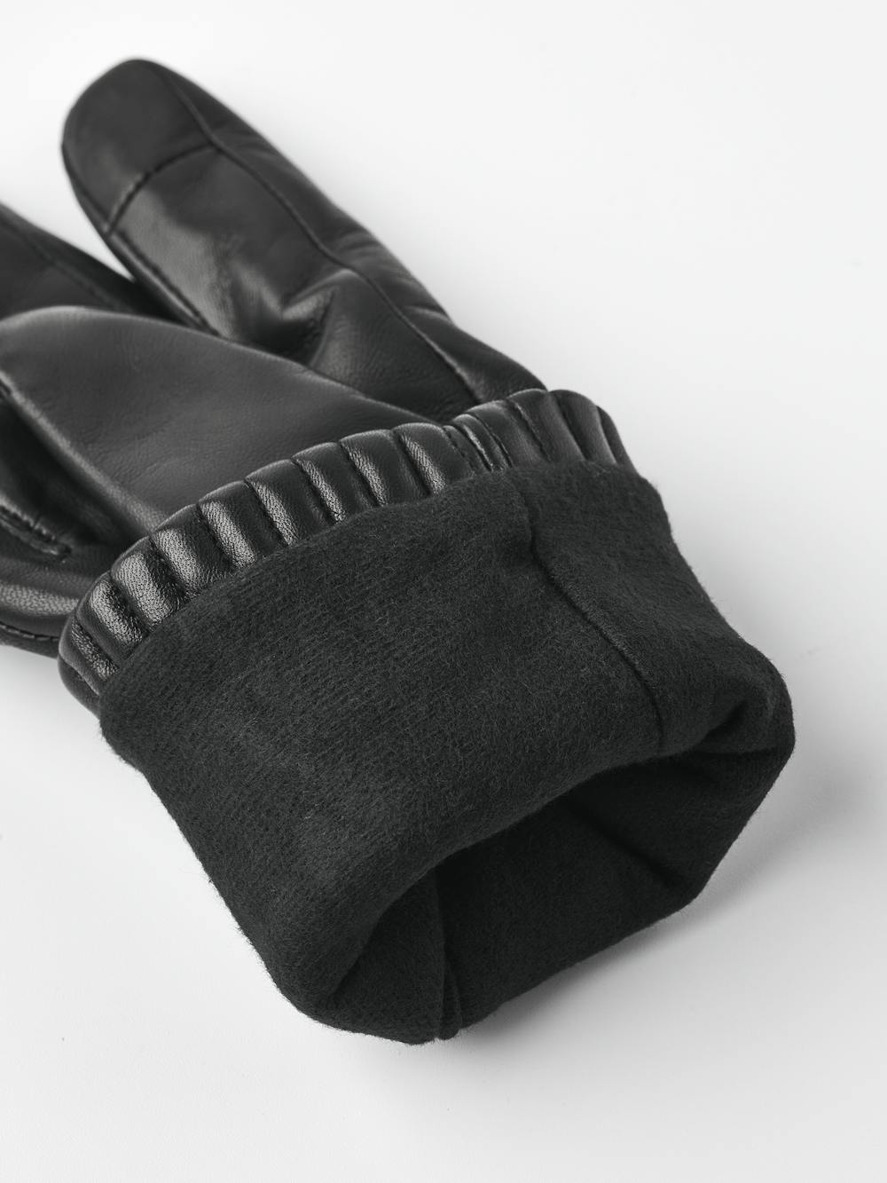 Valeria in the color Black (6 of 6)