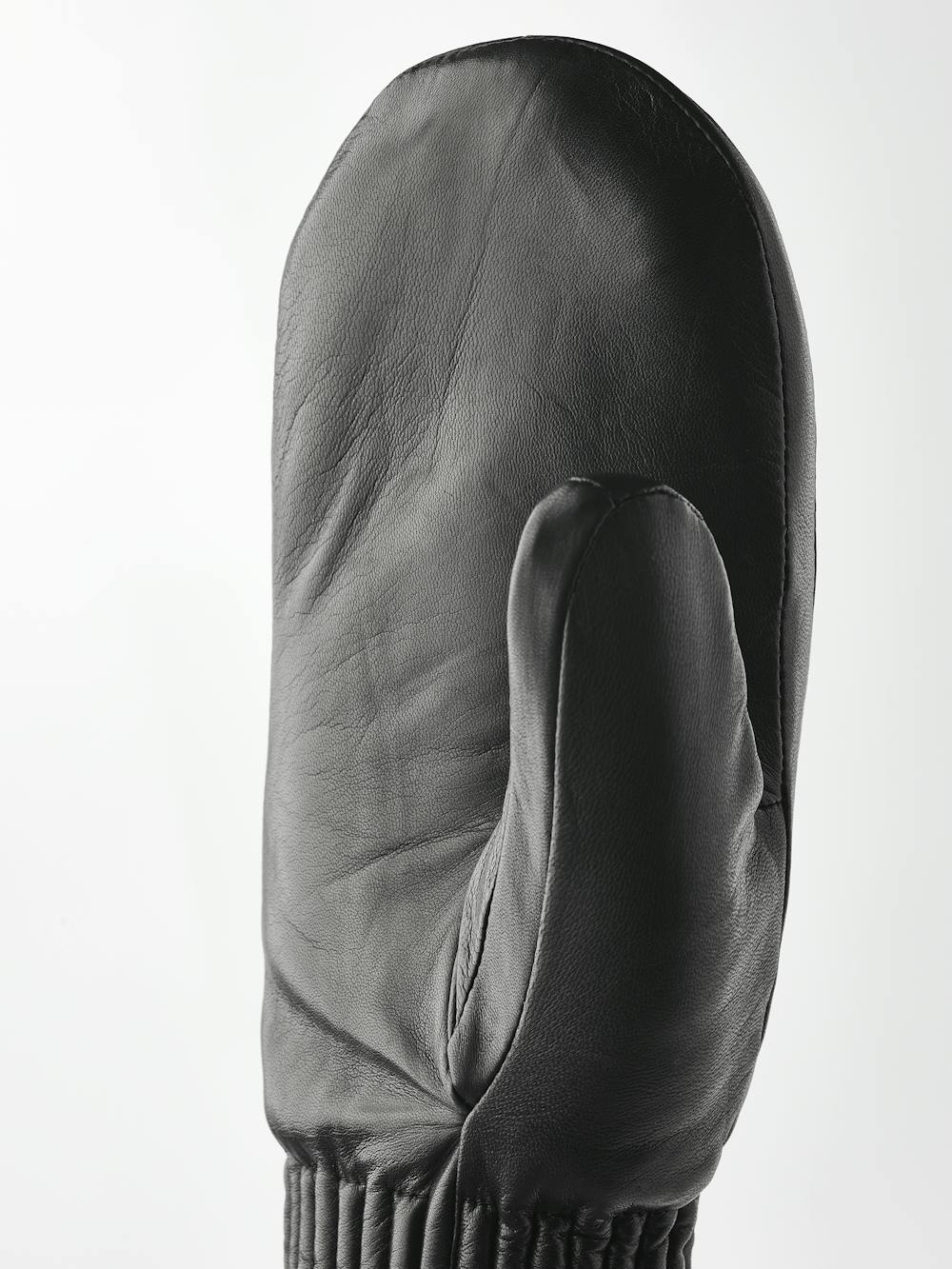 Valeria Mitt in the color Black (3 of 5)