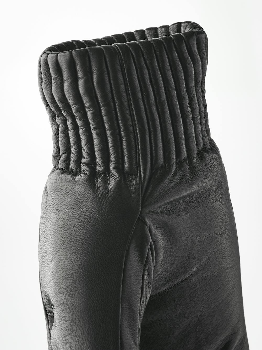 Valeria Mitt in the color Black (5 of 5)