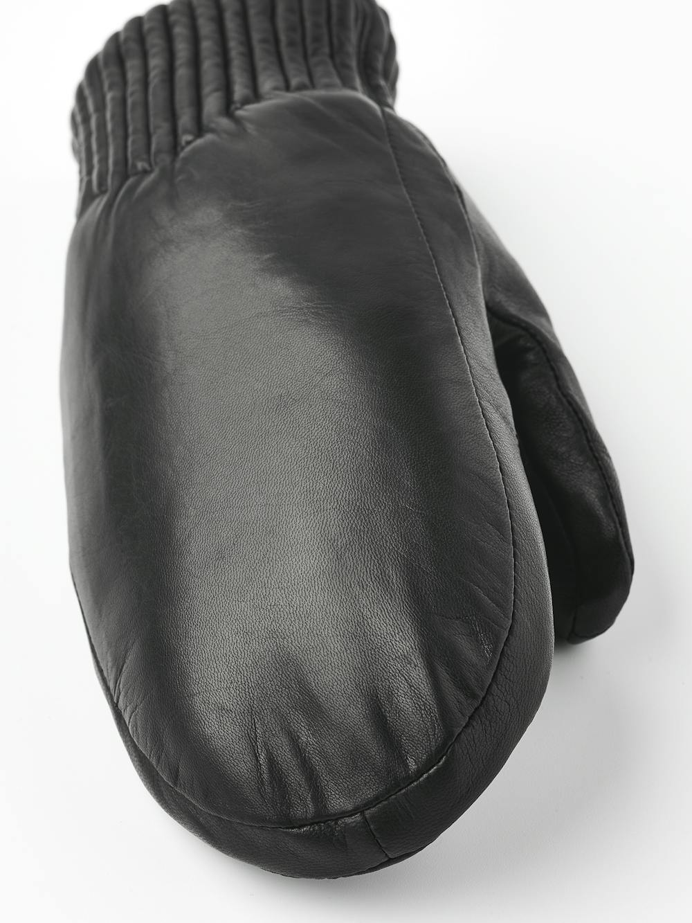 Valeria Mitt in the color Black (4 of 5)