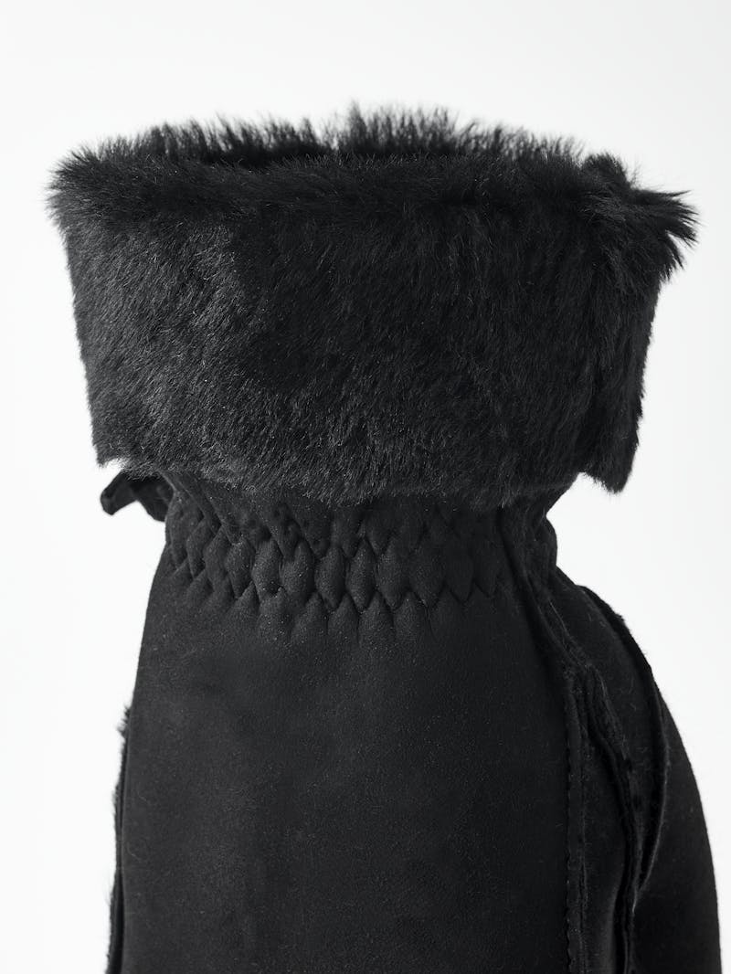Ilona Mitt in the color Black (5 of 5)