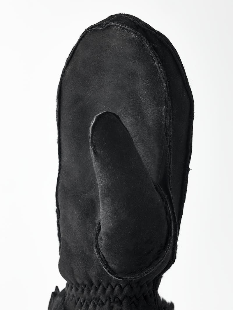 Ilona Mitt in the color Black (2 of 5)