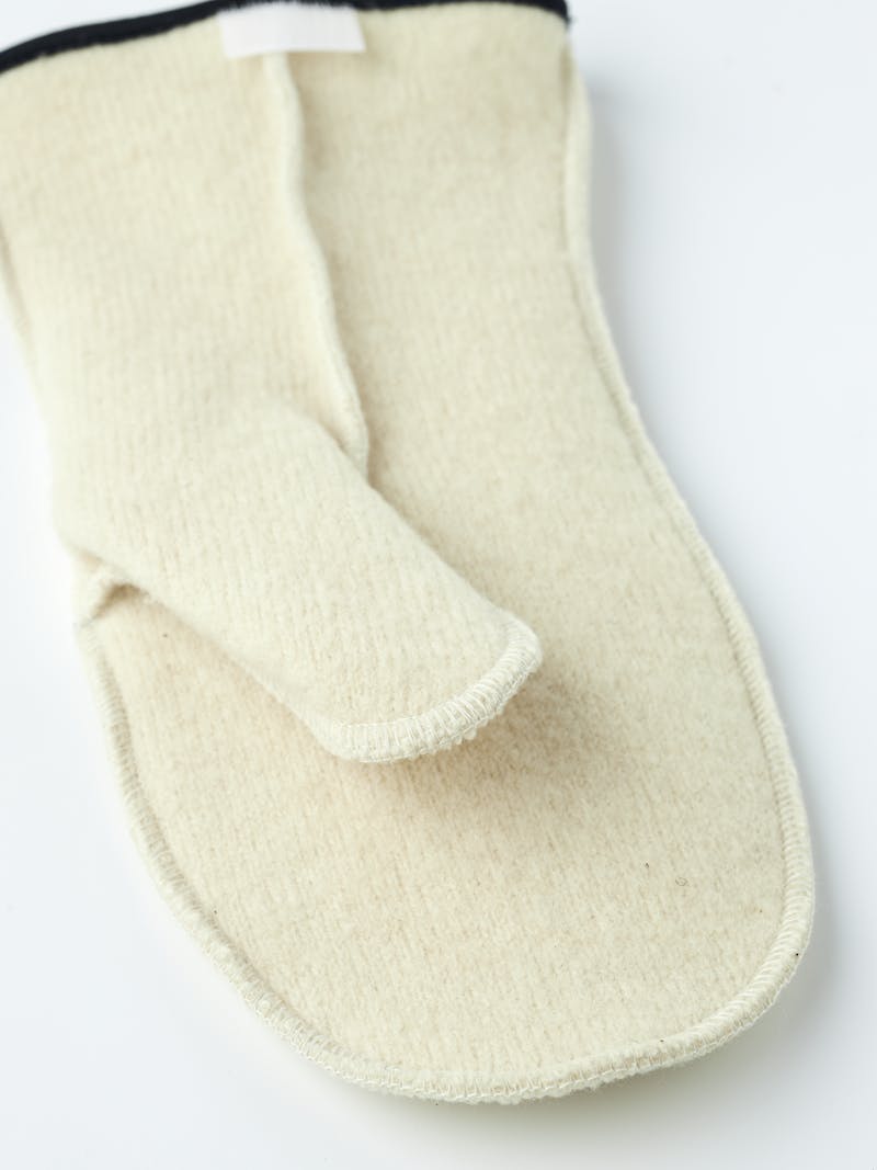 Wakayama Wool Liner Mitt in the color Off-white (4 of 5)