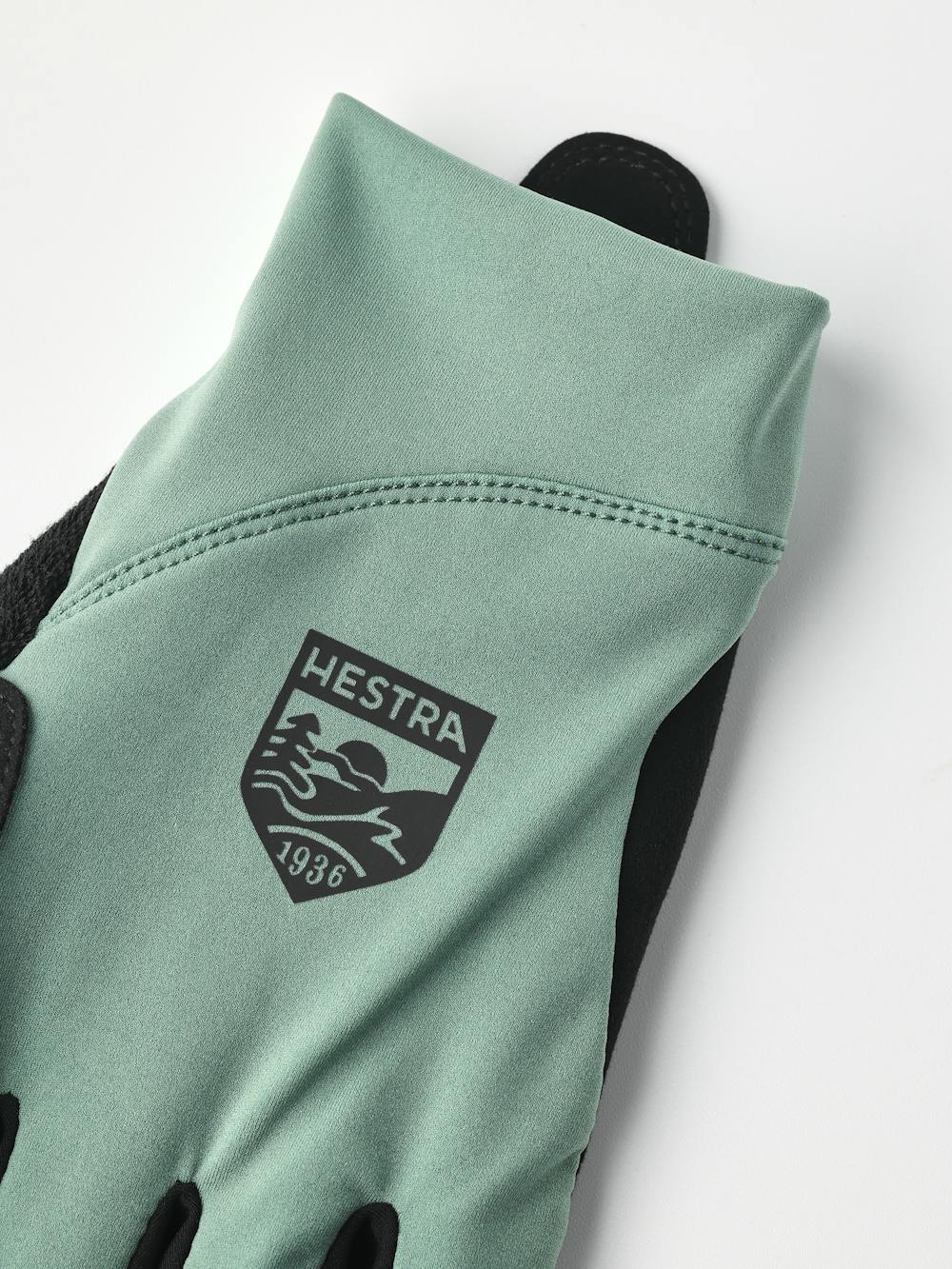 Apex Short - 5 finger in the color Silver Green (5 of 5)