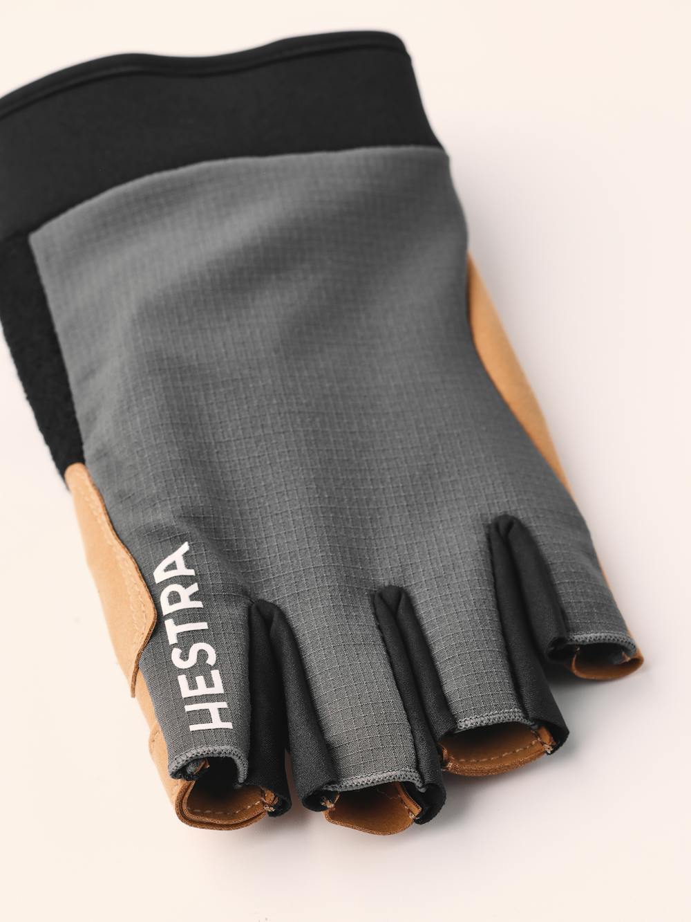 Bike Guard D3O Short - 5 finger in der Farbe Grau (4 oder 4)
