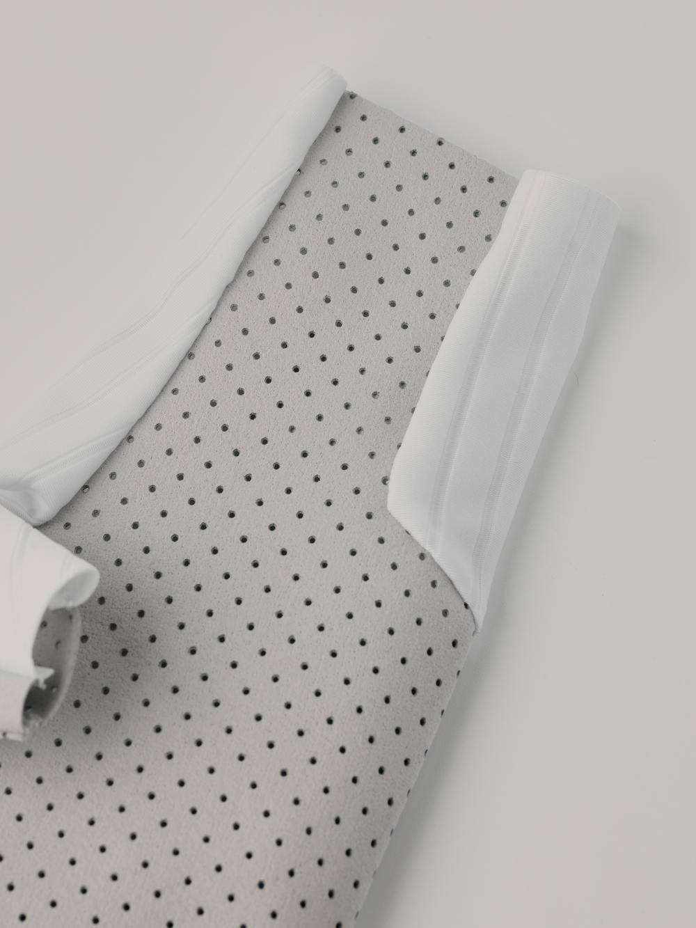 Aero Short - 5 finger in the color White (3 of 4)