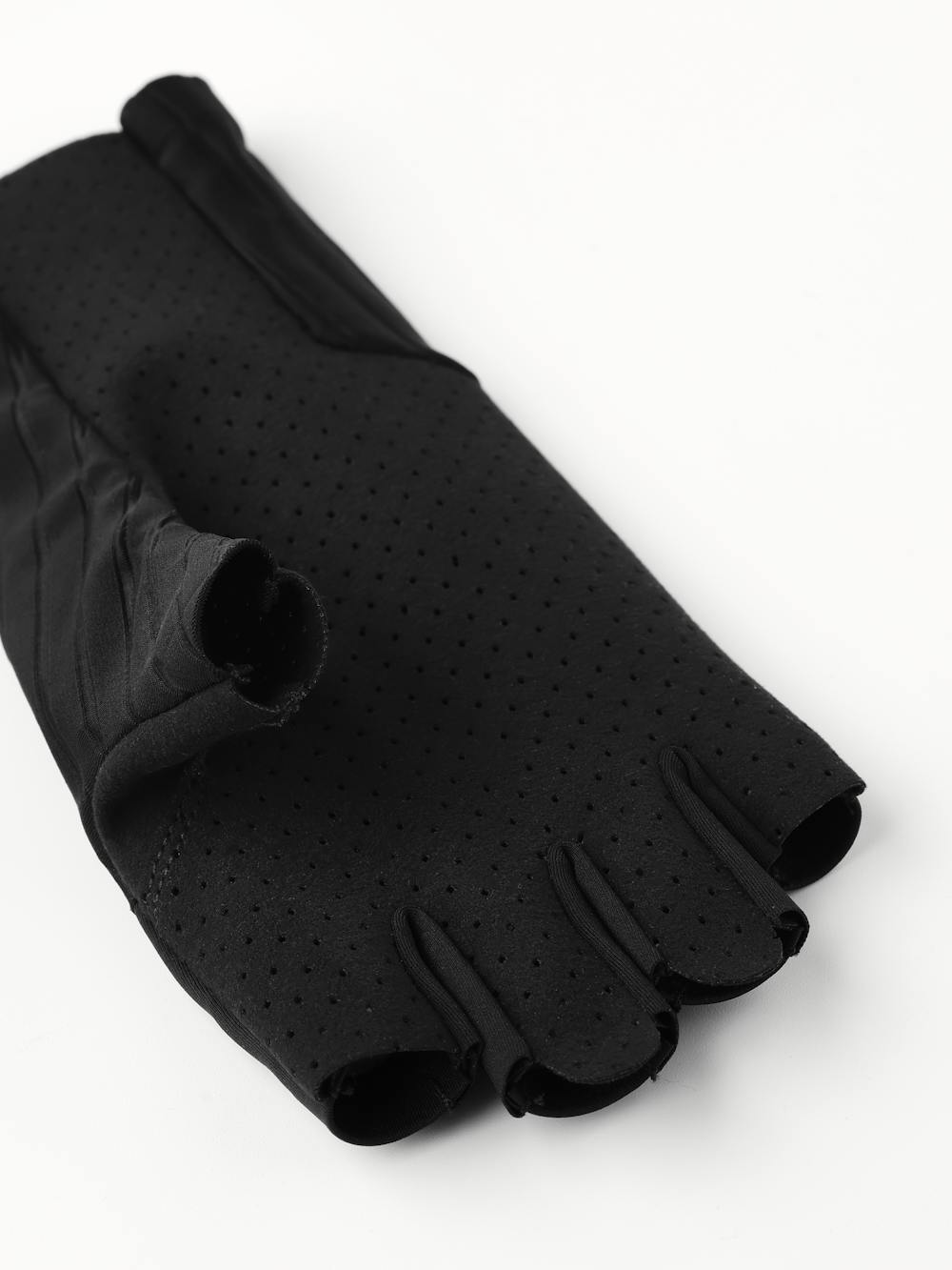 Aero Short - 5 finger in the color Black (2 of 4)
