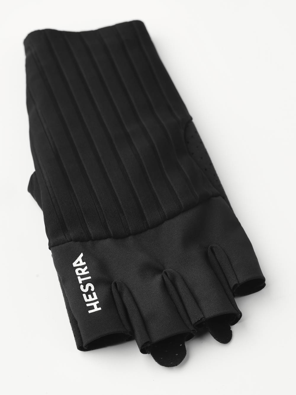 Aero Short - 5 finger in the color Black (4 of 4)