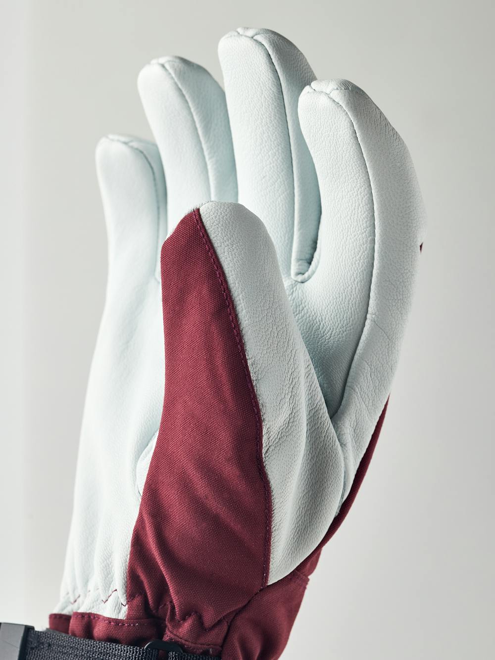 Bordeauxroter Skihandschuh mit weißem Ziegenleder an der Innenhand
(2 oder 8)