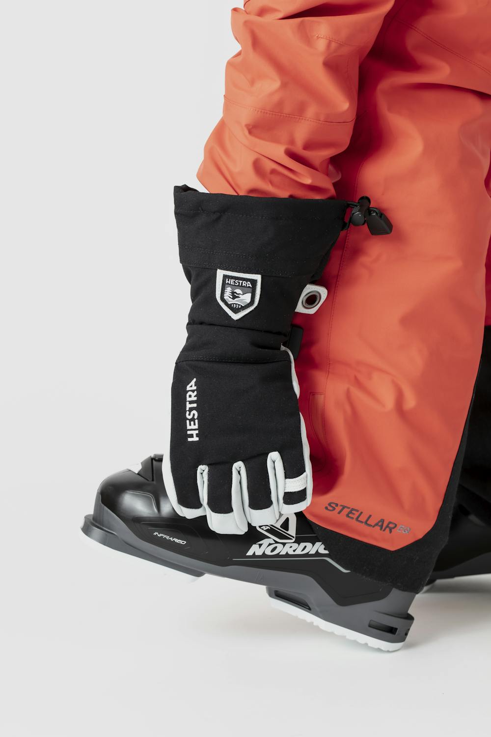 Black ski glove with white goat leather palm
(4 of 12)