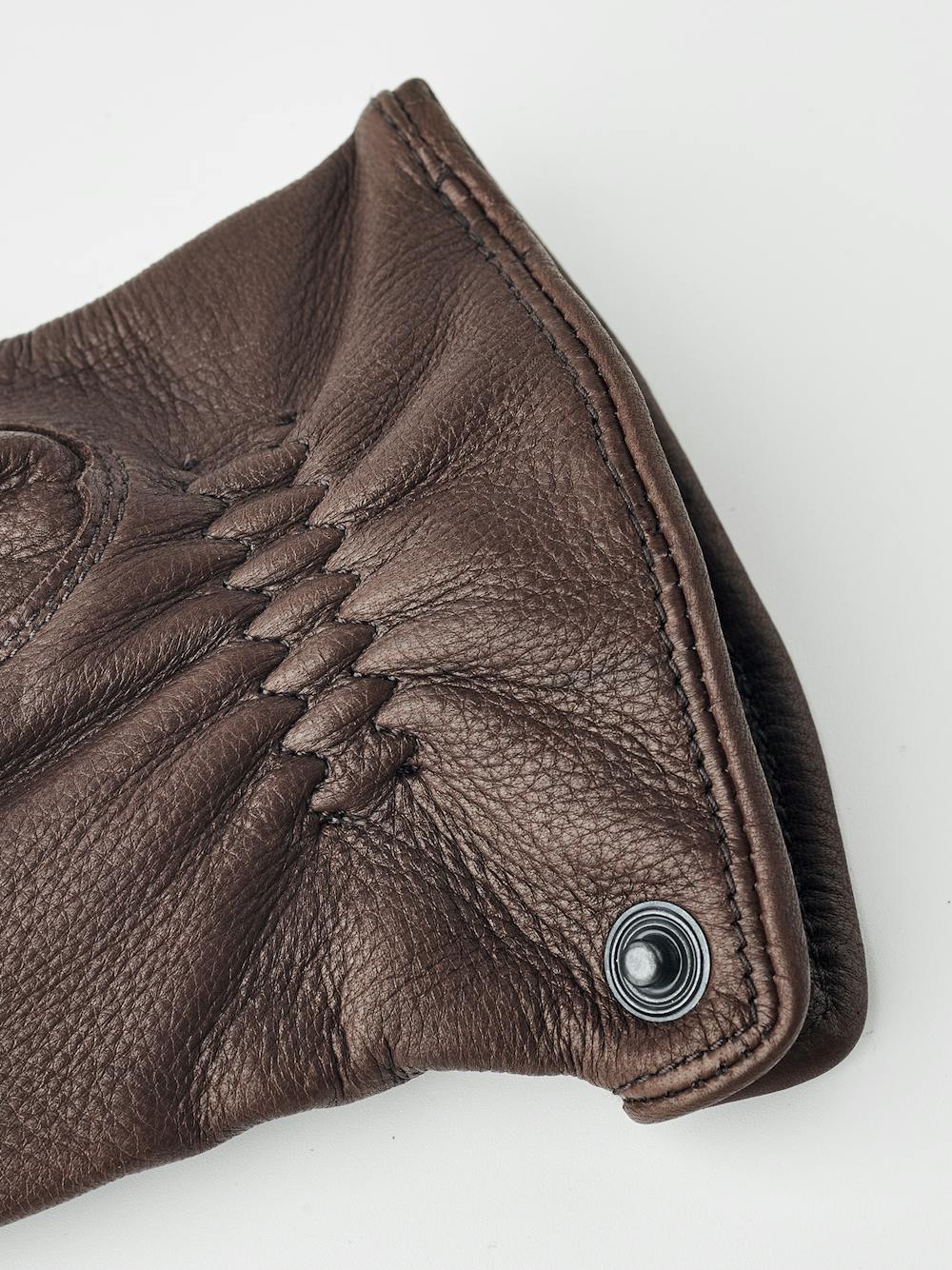 Dark brown deerskin riding glove (5 of 7)