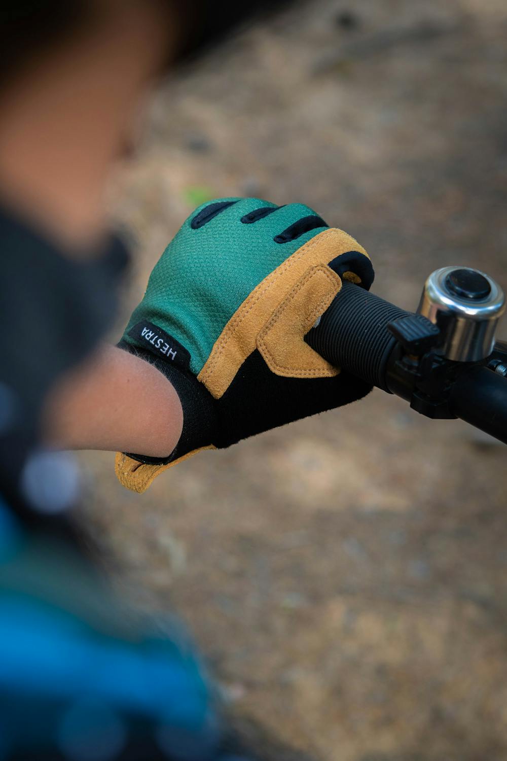 Bike Guard Jr. Long 5-finger i färgen Oliv (2 av 7)