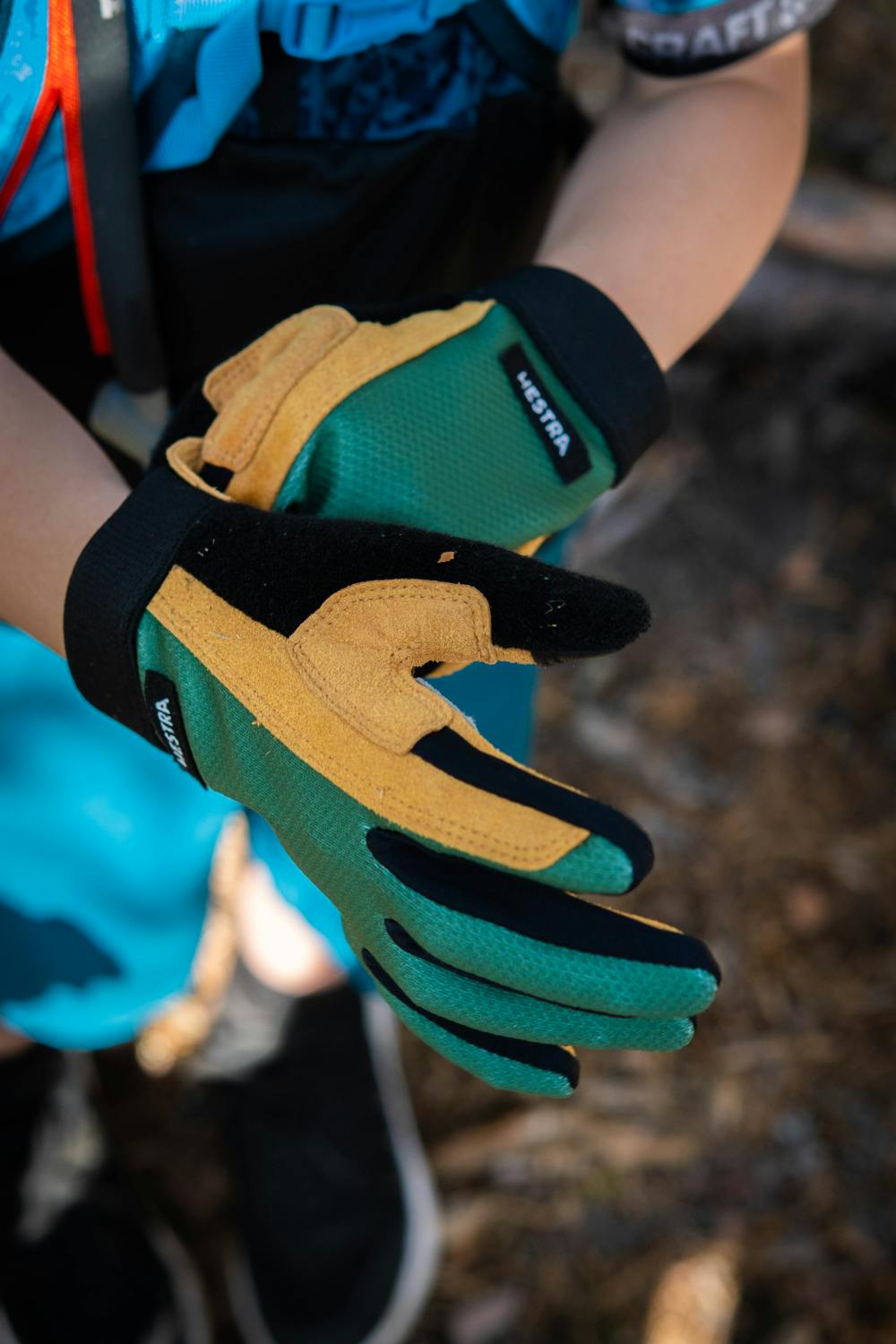 Bike Guard Jr. Long 5-finger i färgen Oliv (7 av 7)