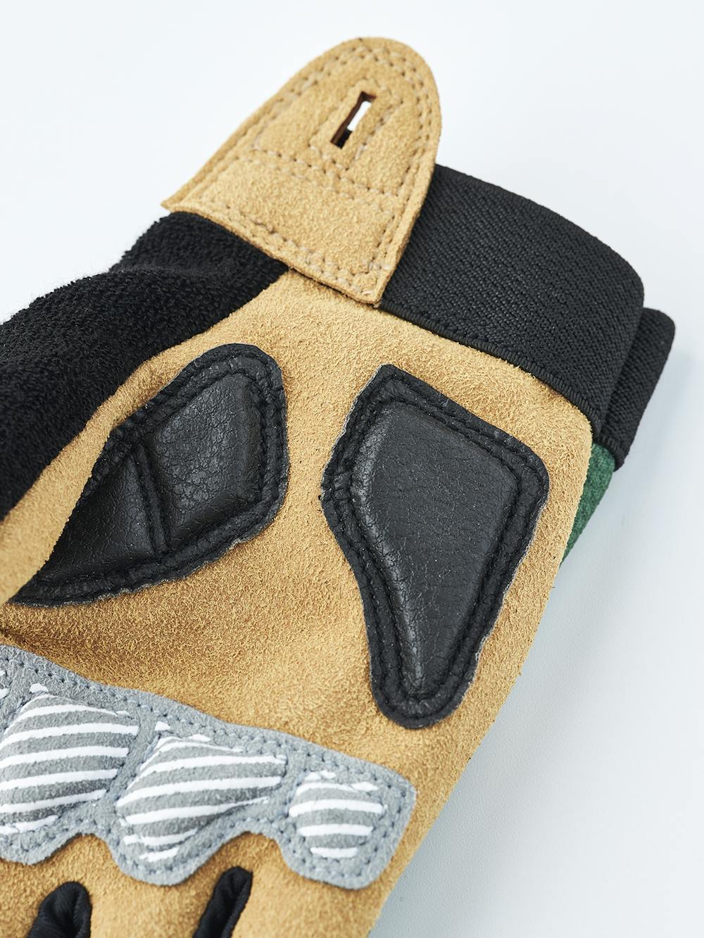 Bike Guard Jr. Short 5-finger i färgen Oliv (4 av 4)