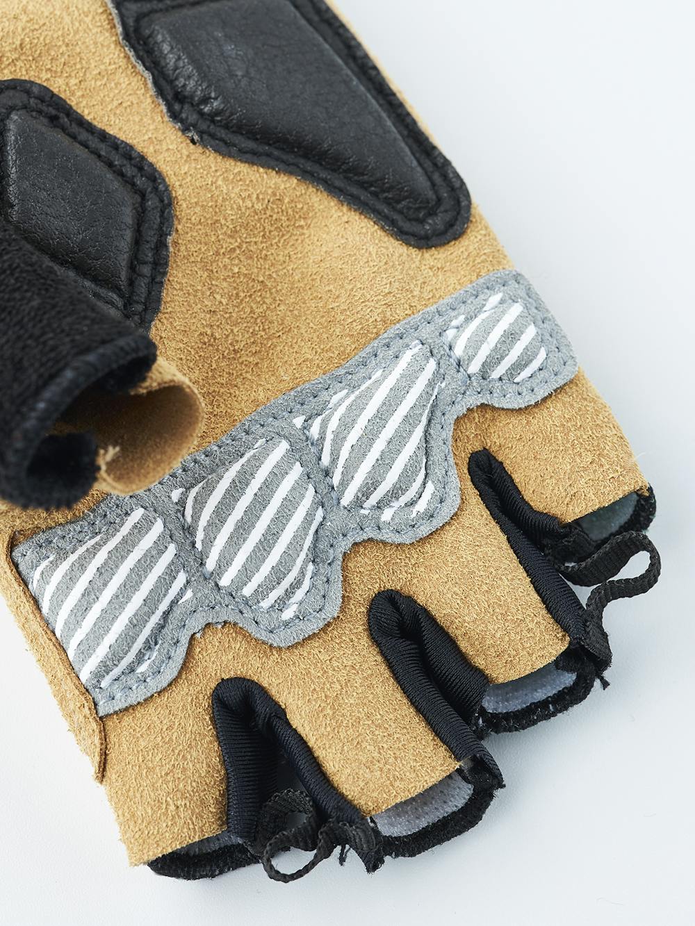 Bike Guard Jr. Short 5-finger i färgen Oliv (2 av 4)