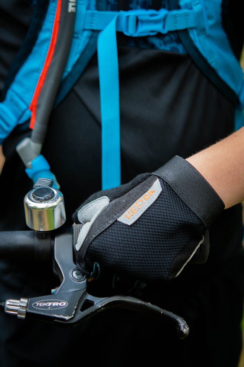 Bike Guard Jr. Short 5-finger in the color Black (5 of 8)