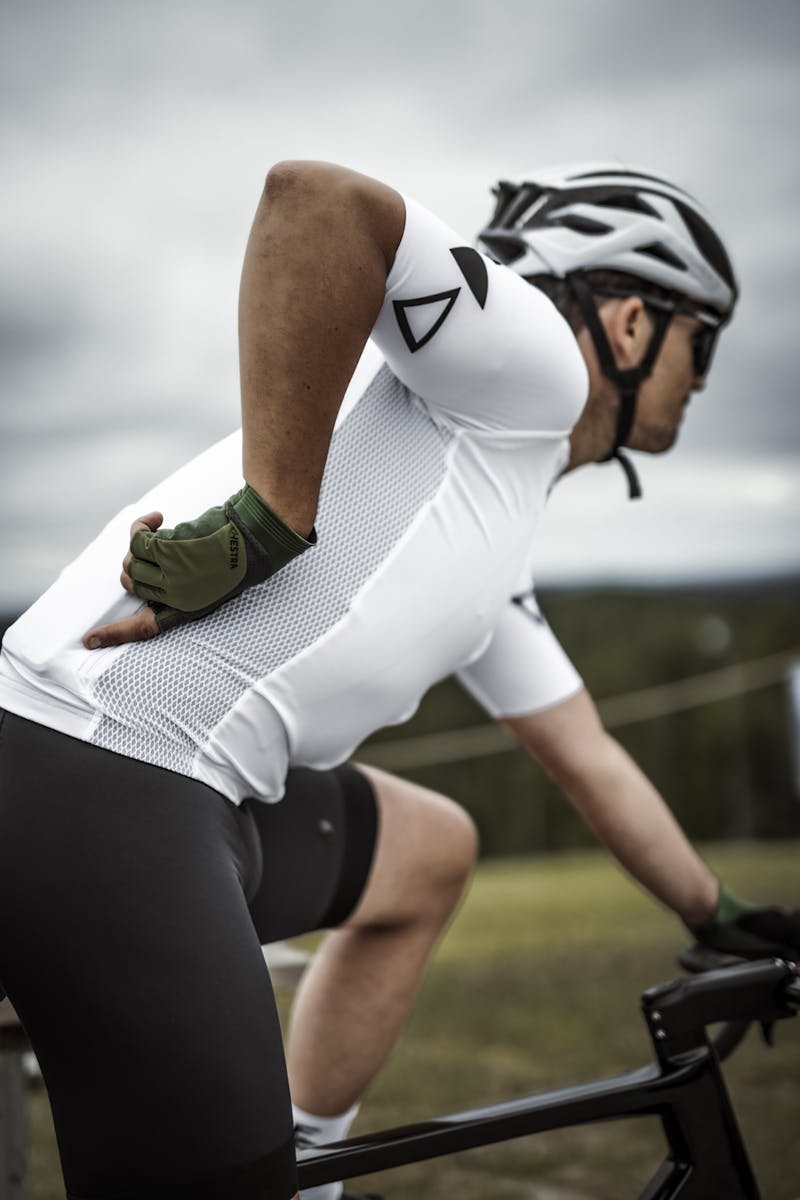 Apex Reflective Short 5-finger in the color Olive (2 of 7)