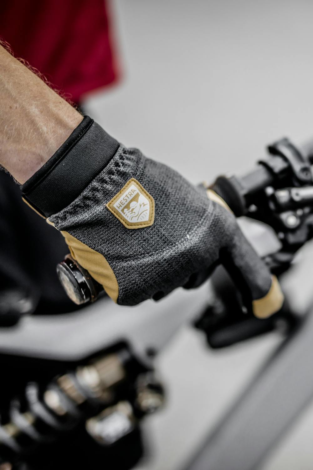 Dark blue fabric cycling glove with beige synthetic suede palm (5 of 6)